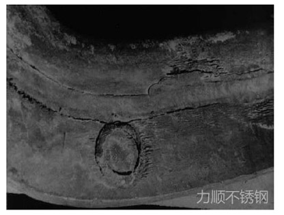 使用在硫酸酸洗液中的AISI316鉤具，其焊縫周?chē)l(fā)生的晶間腐蝕